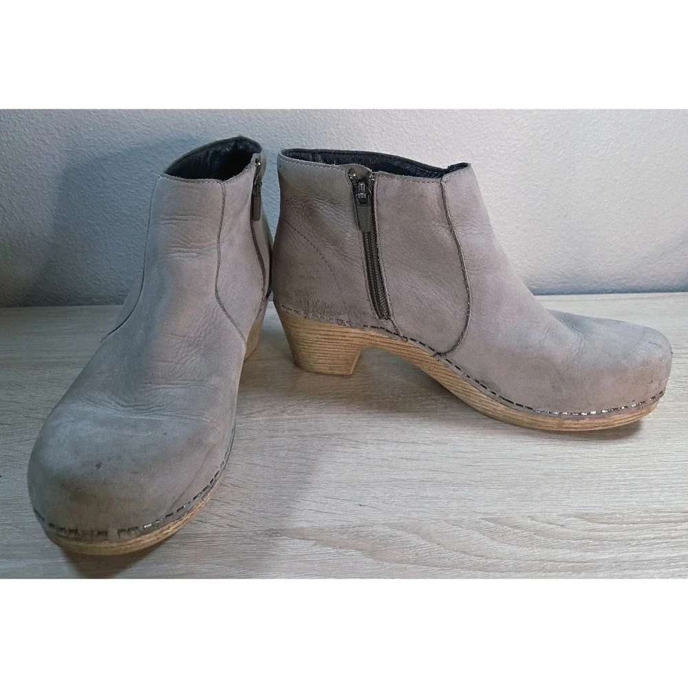 Dansko Maria Leather Ankle‎ Boots Womens EU 40 US 9.5 Taupe Comfort Clog Booties